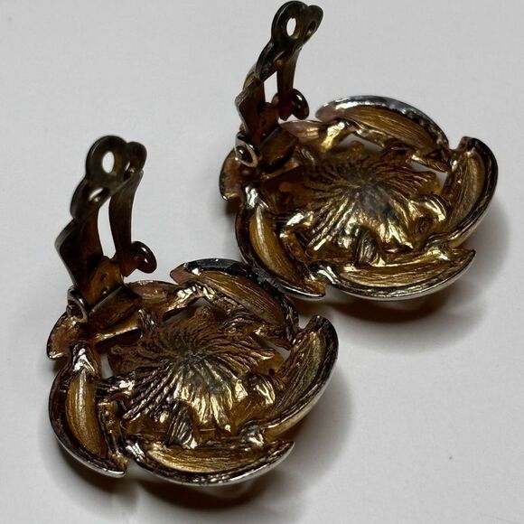 Vintage Signed Elsa Shiaparelli Elegant Gold Tone Clip On Earrings - Picture 5 of 5